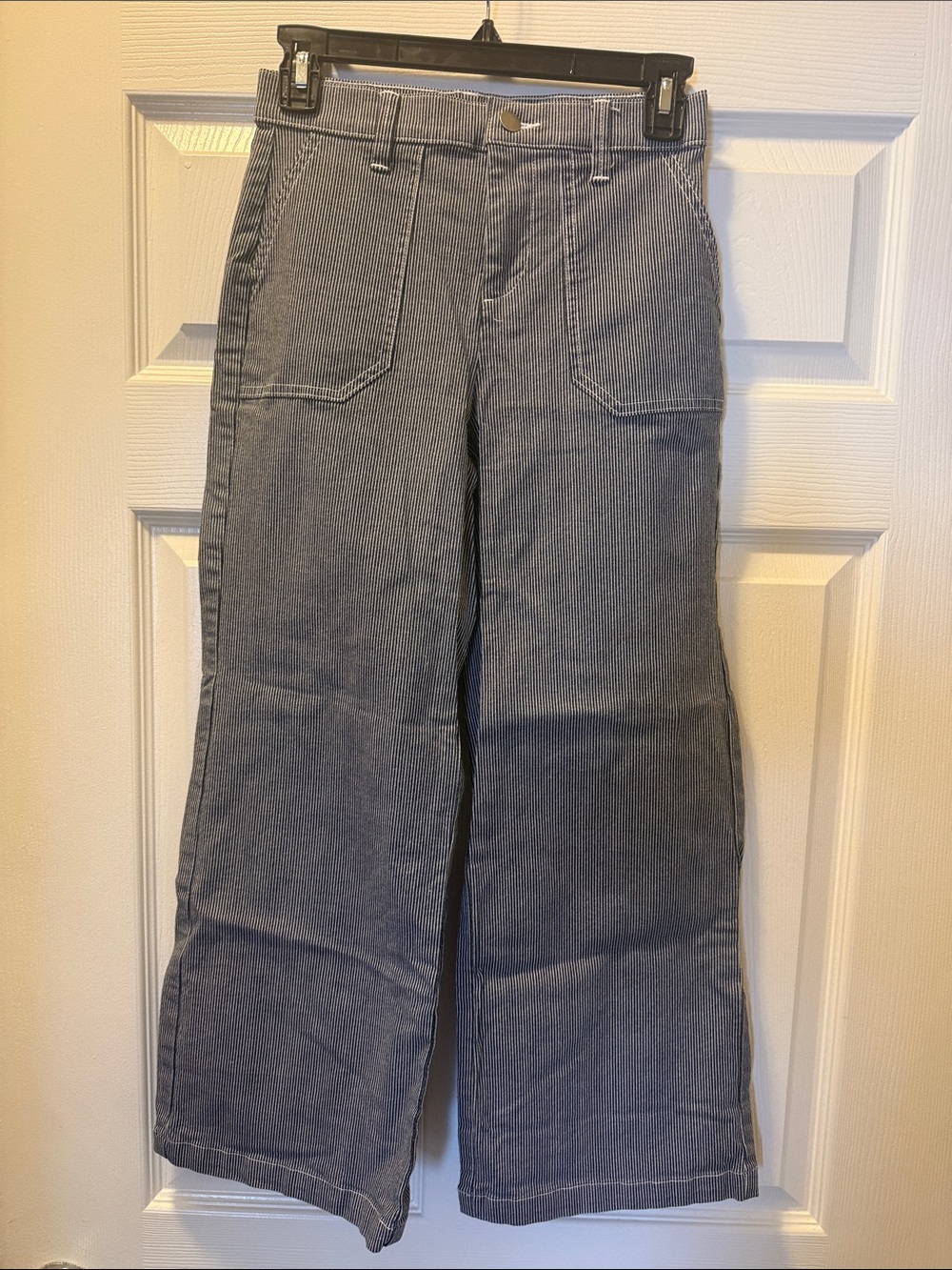 Evereve Wide-Leg Cropped Denim Pants in white & Blue stripes EUC